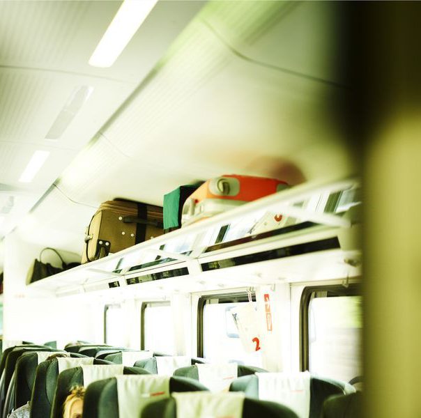 Überkopfablage für Gepäck im Railjet