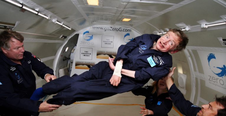NASA: Stephen Hawking bei einem Parabel-Flug in der Schwerelosigkeit