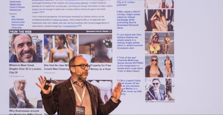 BlockShow Europe: Wikipedia-Gründer Jimmy Wales auf der Bühne