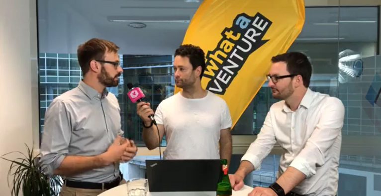 Dejan Jovicevic live bei der Office Eröffnung von What A Venture