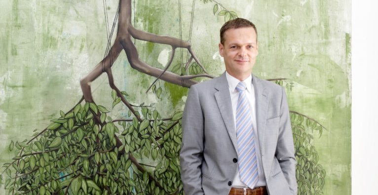 CMS Partner Gregor Famira ist in Österreich und CEE für das Startup-Programm CMS equIP verantwortlich.