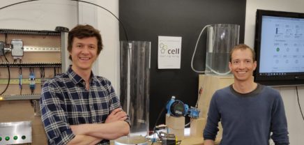 Cell GmbH: Geschäftsführer Michael Tauber und Techniker Jakob Hofer beim Versuchsaufbau