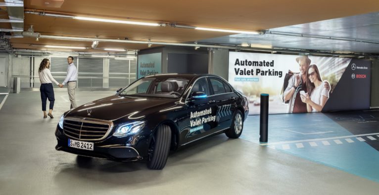 Daimler und Bosch: Deutsche Behörden genehmigen fahrerloses Ein- und Ausparken