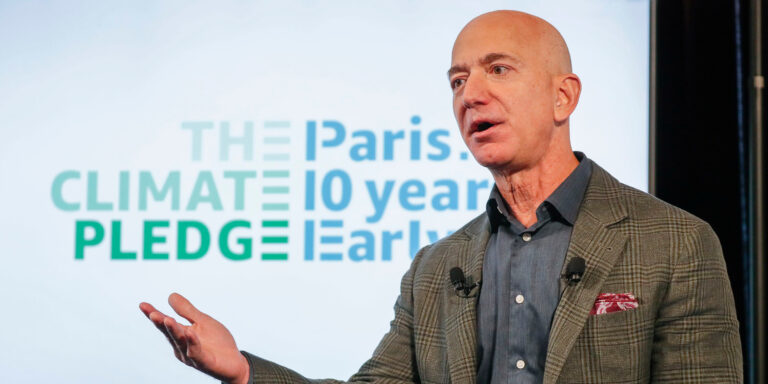 Jeff Bezos, CEO von Amazon, Blue Origin, SpaceX, 