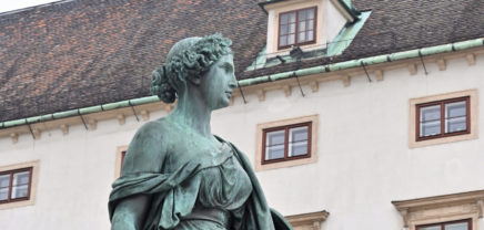 Statue in Wien am Weltfrauentag