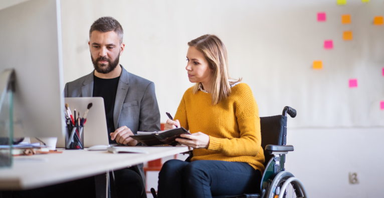 Inklusion von Menschen mit Behinderung am Arbeitsplatz: Accenture und myAbility starten Kooperation