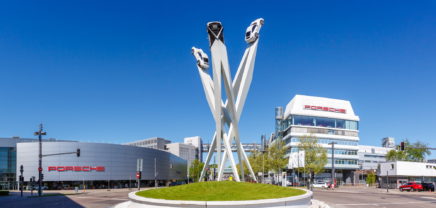 Die Porsche-Zentrale in Stuttgart - Porsche will auf E-Fuels setzen