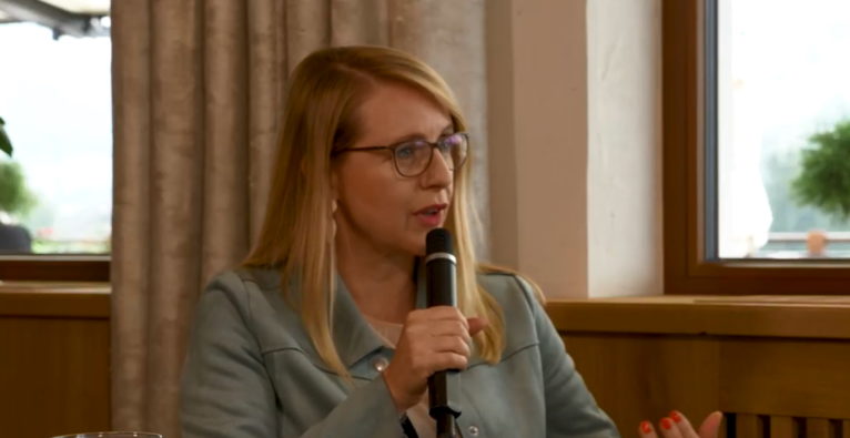 Margarete Schramböck im aktuellen Video-Talk ua. über Runway-Fonds und Investitionsprämie