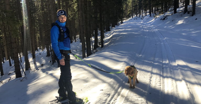 mamo pet sports: Gründer Daniel Thonhofer und Hündin Lilly mit dem