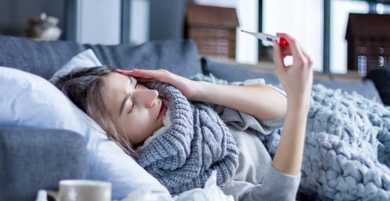 Die Symptome von Grippe und Corona sind ähnlich. Ein Chatbot soll nun helfen.