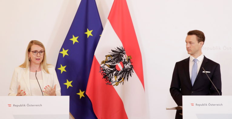 Endlich Neuigkeiten zum Runway-Fonds (c) BKA / Regina Aigner: Wirtschaftsministerin Margarete Schramb&ouml;ck und Finanzminister Gernot Bl&uuml;mel