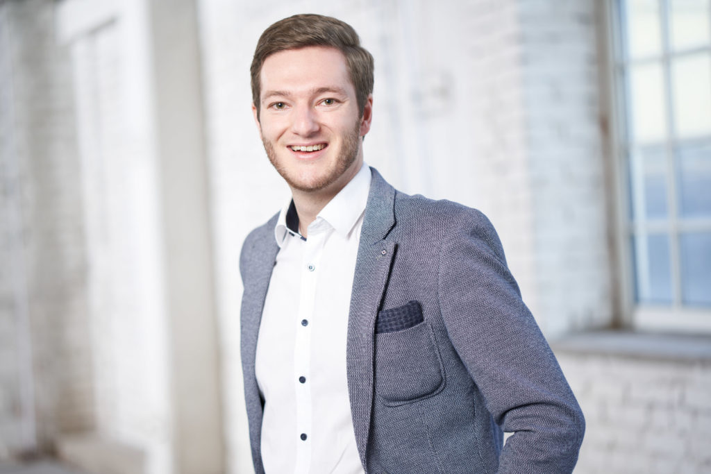 Stockanalyzer-Geschäftsführer David Bader präsentiert sein neues Aktienanalyse-Tool Finvaley