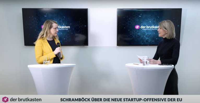 Margarete Schramböck im Video-Talk mit dem brutkasten