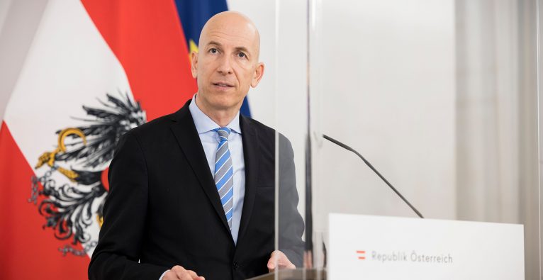 Energiepreis Arbeitsminister Martin Kocher im März 2021 © BKA/Dunker - Lohnnebenkosten-Senkung - Rot-Weiß-Rot-Karte-Reform