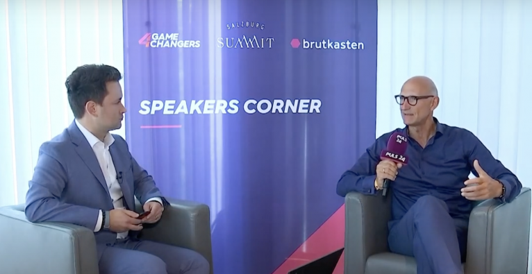 Timotheus Höttges, CEO der Deutschen Telekom, und Dejan Jovicevic im Talk beim Salzburg Summit © brutkasten