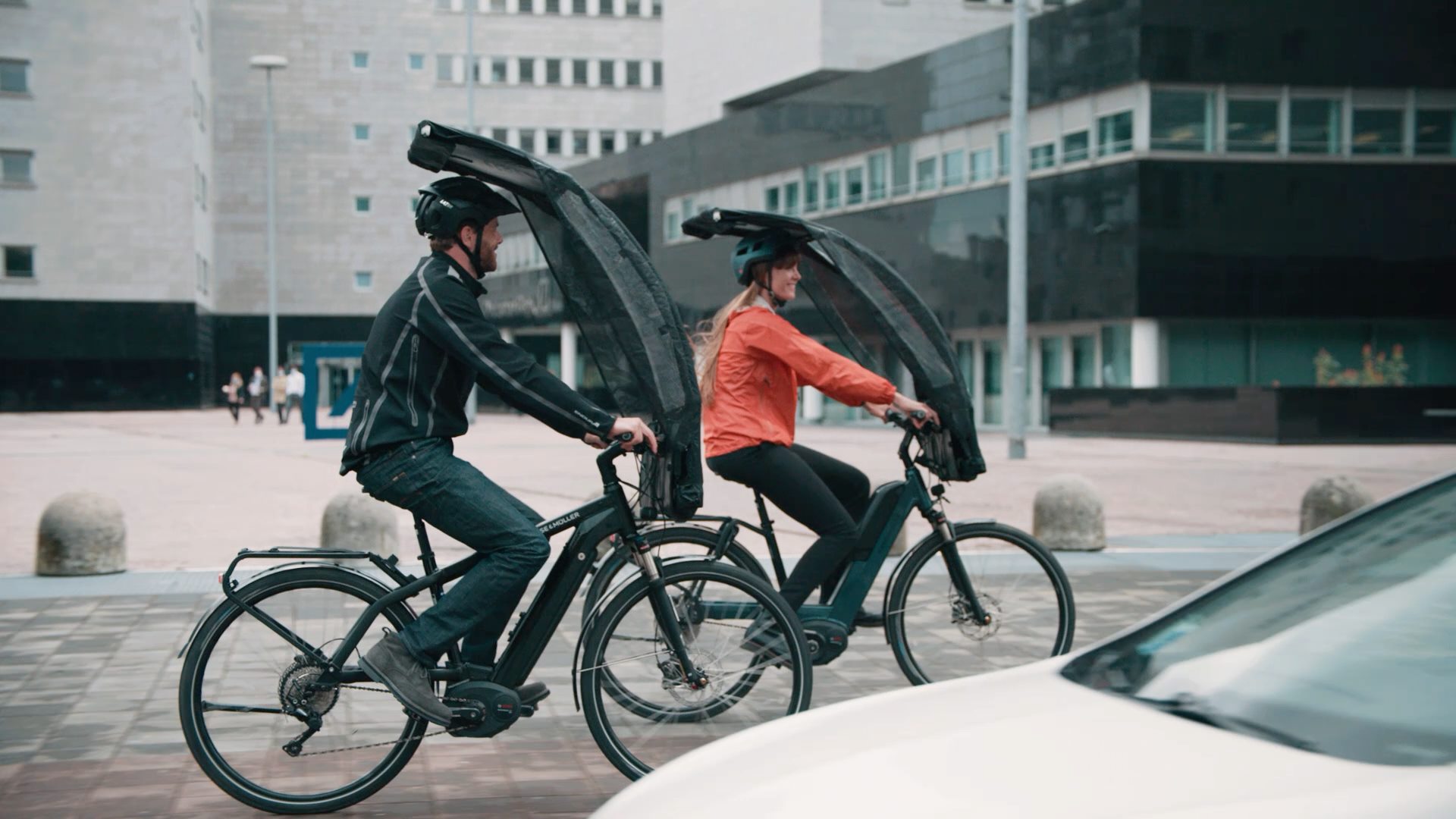 Deutsches Startup entwirft Fahrrad-Windschutzscheibe, die Radfahrer vor  Regen schützt 