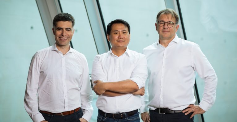 Mavoco: CEO Phat Huynh (m.) mit den beiden Gründern Anton Cabrespina (l.) und Helmut Lehner (r.)
