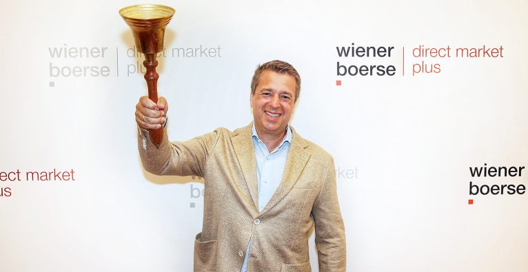 Martin Kögel, CEO von Voquz Labs läutet die Börsenglocke © Wiener Börse