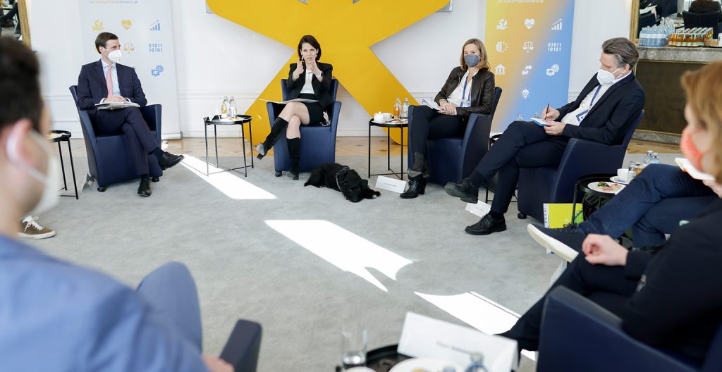 Europa- und Verfassungsministerin Karoline Edtstadler lud Unternehmer:innen zum Austausch ins BKA © BKA/Wenzel