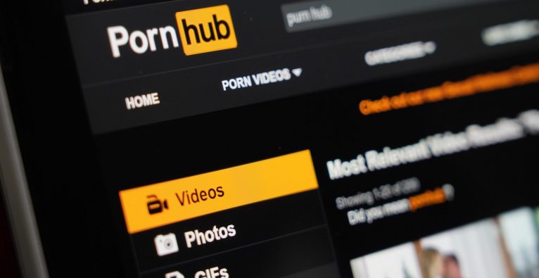 Camapgion, Pornhub, Adult-Sites, Porno, Frauen-Porno, Werbung, Ads, Adult-Ad,