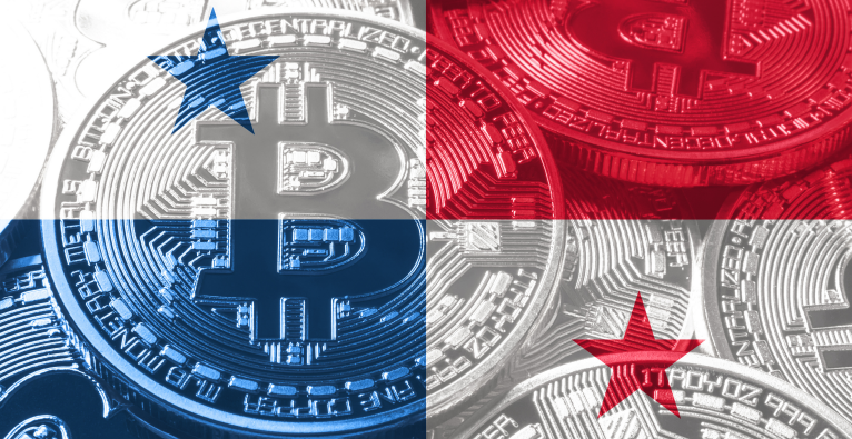 Panama-Flagge und Bitcoin-Symbol. Panama verabschiedet Gesetzesentwurf zur Regelung von Kryptowährungen.