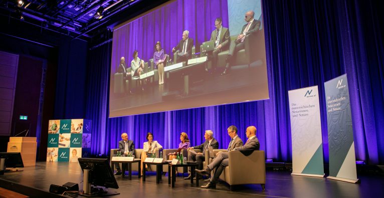 Rechtsstaatlichkeit: Panel-Diskussion mit Othmar Karas, Karoline Edtstadler, Brigitte Bierlein und Michael Umfahrer bei den Europäischen Notariatstagen