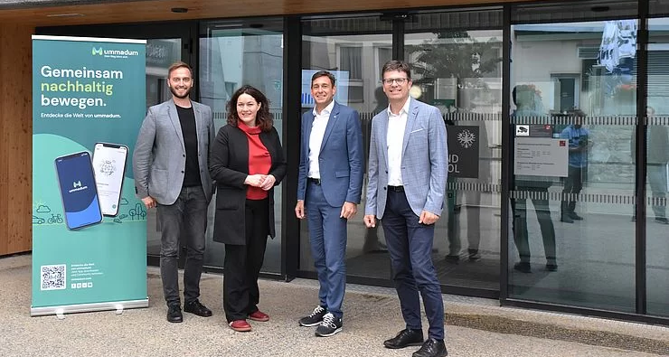 Ummadum-CEO Rene Schader, LHStvin Ingrid Felipe, LAD Herbert Forster und BH Michael Brandl. (v.l.n.r.) © Land Tirol/Knabl