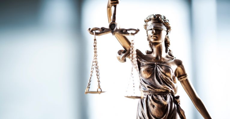 padronus meta klagt Justizia Prozess Gericht Recht Urteil