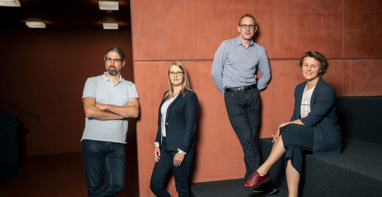 Das Founder-Team des Linzer HealthTech-Startups (v.l.) Robert Koeppe, Daniela Wirthl, Thomas Stockinger und Yana Vereshchaga © Andreas Balon