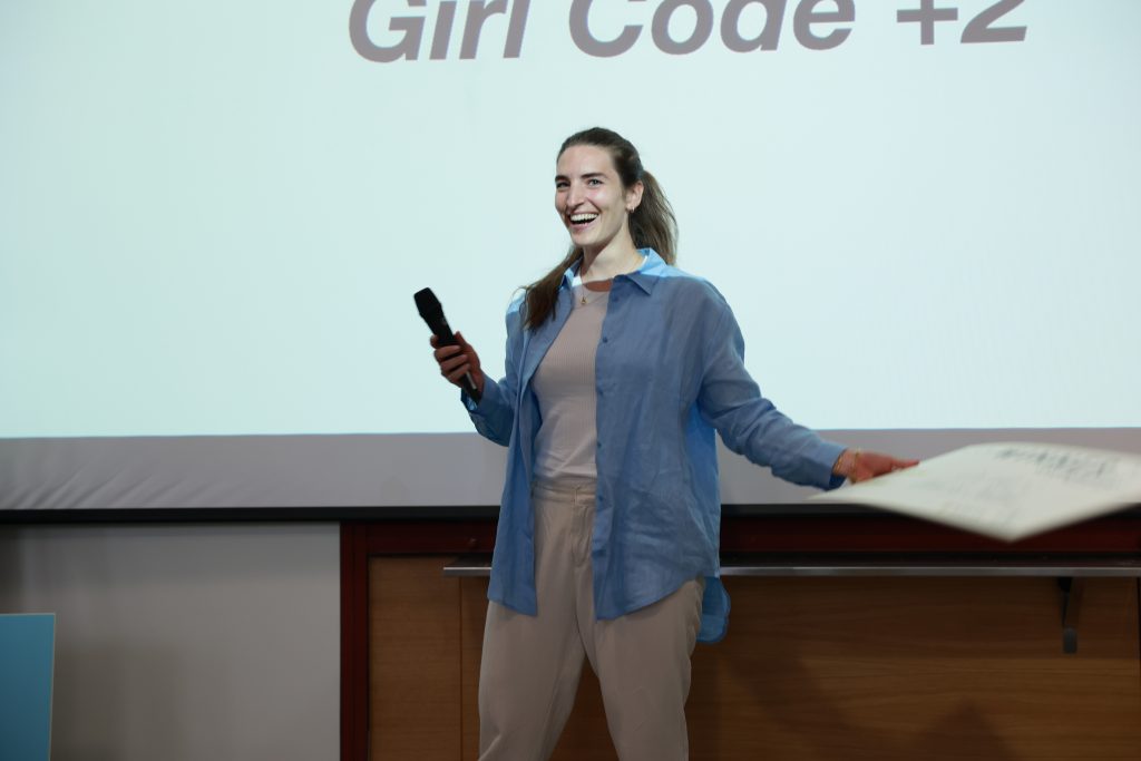 Nina Hödlmayr beim <Coding Austria> Hackathon