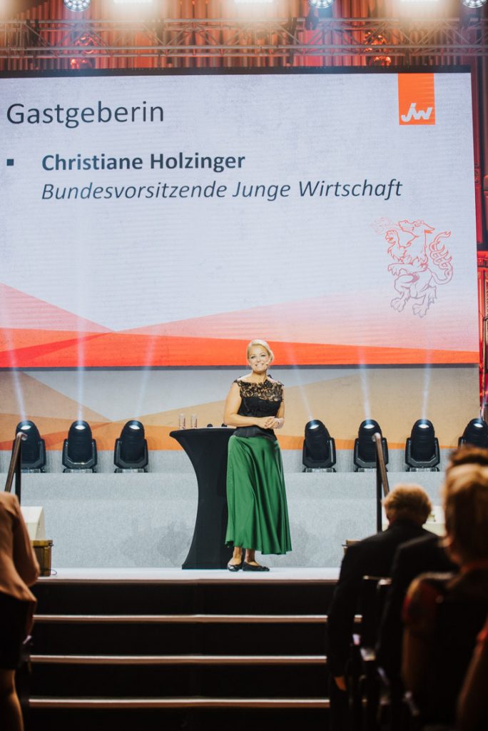JW Sumit 2022 - JW-Bundesvorsitzende Christiane Holzinger bei ihrer Eröffnungsrede