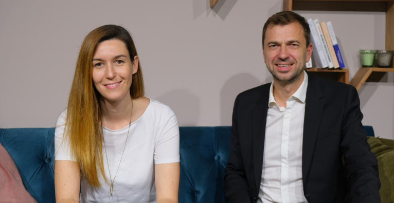 Die Co-Founder und Co-CEOs vom Tiroler Unternehmen ParityQC (v.l.): Magdalena Hauser und Wolfgang Lechner © brutkasten