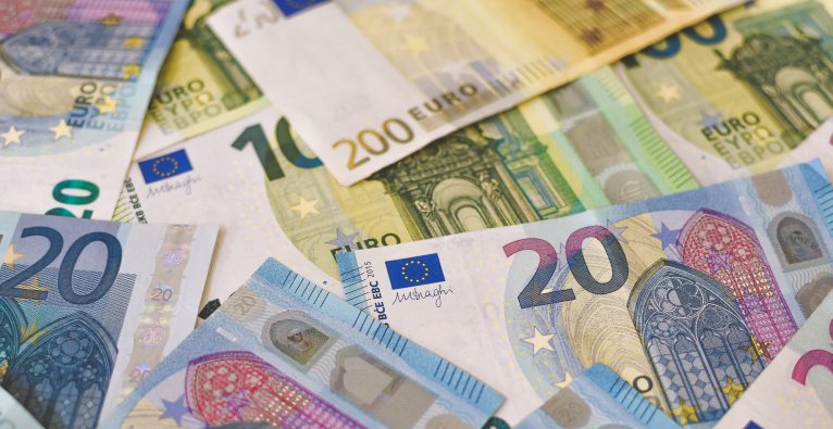 Austrian Investing Report Investor:innen familienunternehmen Wefunder Bargeld Gravis Geld Money Crowdinvesting Euro Euros