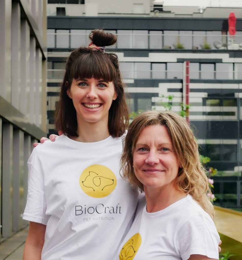 Die neue CPO Theresa Rothebücher (l.) mit BioCraft-Gründerin und CEO Shannon Falconer | (c) BioCraft