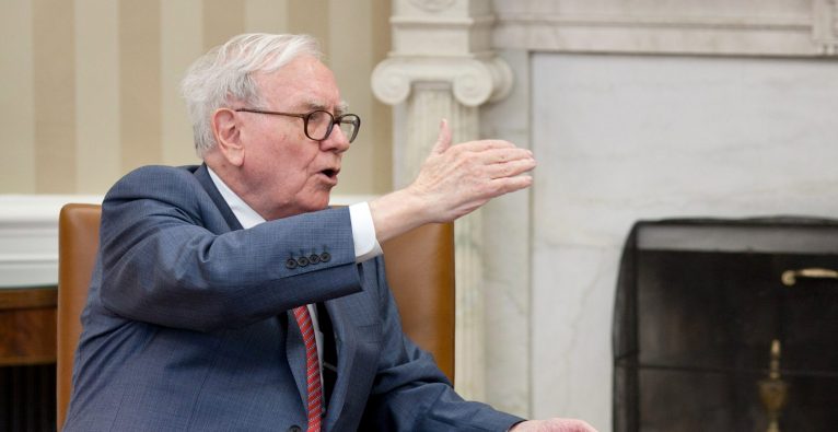 Milliardär - Mit seinen 92 Jahren ist Warren Buffet das Sinnbild eines alten weißen Milliardärs | (c) White House