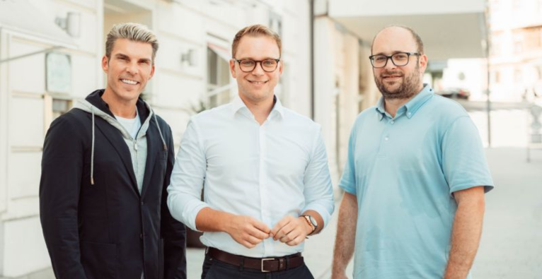 Die Gründer Mario Derntl und Fabian Dopler mit Investor und Runtastic-Gründer Florian Gschwandtner; Foto: Talents + Company
