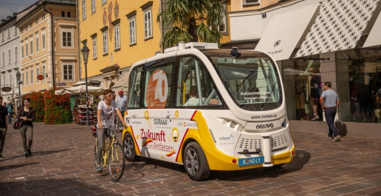 Der autonome Bus unterwegs in Pörtschach | (c) SURAAA