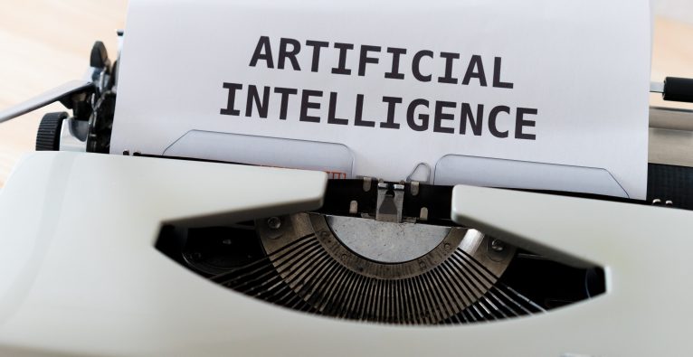 KI Künstliche Intelligenz AI Artificial Intelligence Schreibmaschine