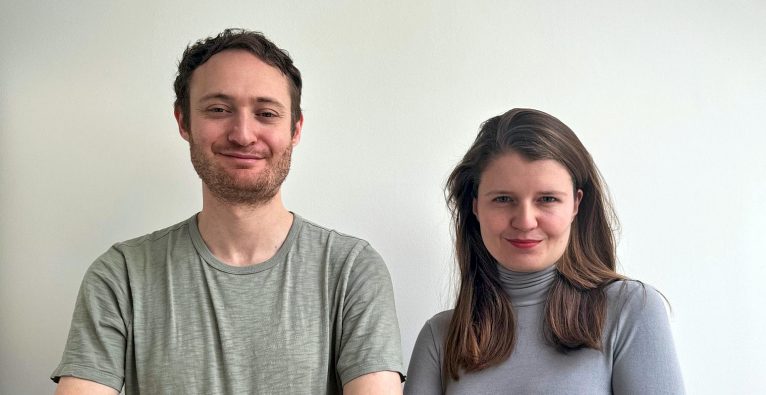 Das Proofcheck-Gründer:innen-Duo Alexandre Paris und Tara Więckowska-Merrigan | (c) Proofcheck