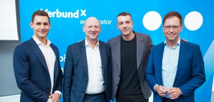 Vlnr.: Sebastian Schenk (Investment Manager, VERBUND X Ventures), Achim Kaspar (COO, VERBUND), Matei Stratan (CEO und Co-Founder, Ogre AI) und Franz Zöchbauer (Managing Director, VERBUND X Ventures) | (c) TenThirty, Elmas Libohova