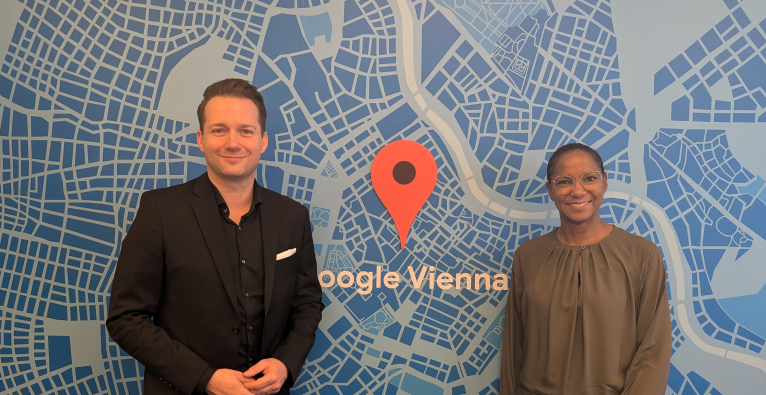 Maimuna Mosser, Country Director Google Austria & Rainer Will, Geschäftsführer österreichischer Handelsverband