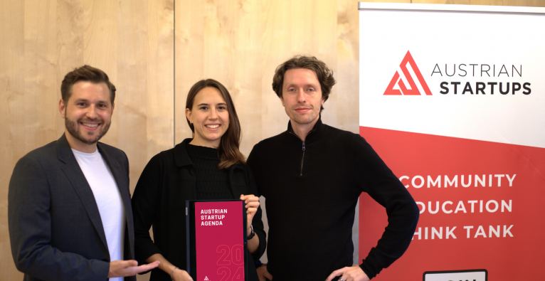 Das AustrianStartups-Fürhungsteam Adrian Zettl, Hannah Wundsam und Markus Raunig mit der 