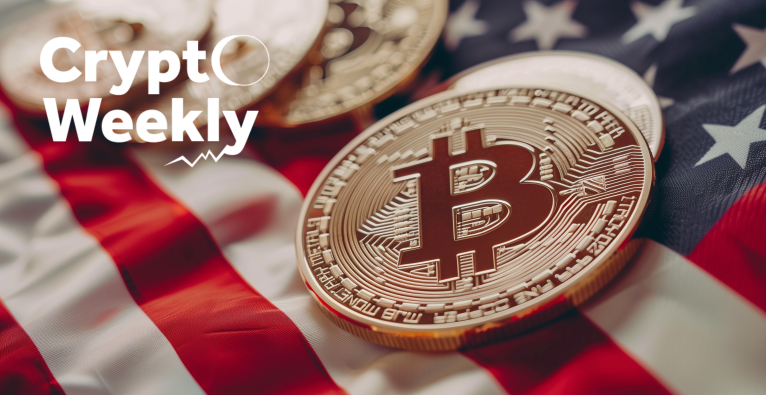 eine Bitcoin-Münze vor der US-Flagge