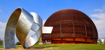 WhatAVenture wird Partner - Eines der Gebäude am CERN | (c) Torbjorn Toby Jorgensen via Wikimedia Commons