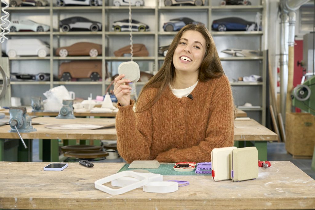 Franziska Kerber, Tomorrow Shaper des Young Inventors Award, mit ihrem Produkt PAPE.