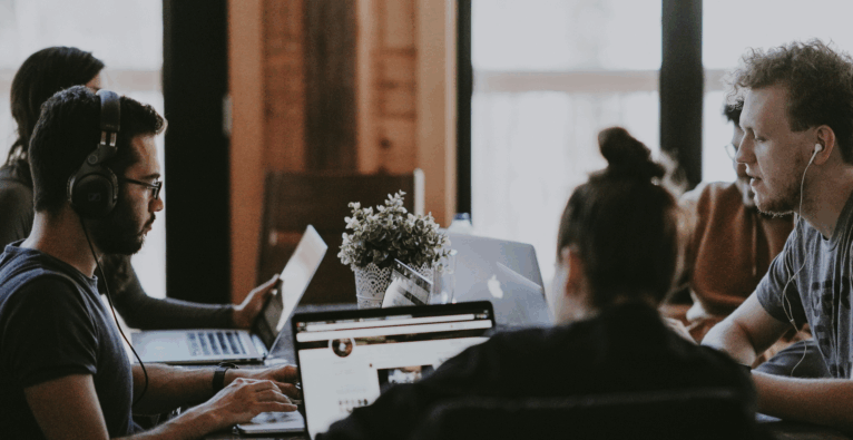 Symbolbild: typisches Startup-Team | © Annie Spratt via unsplash