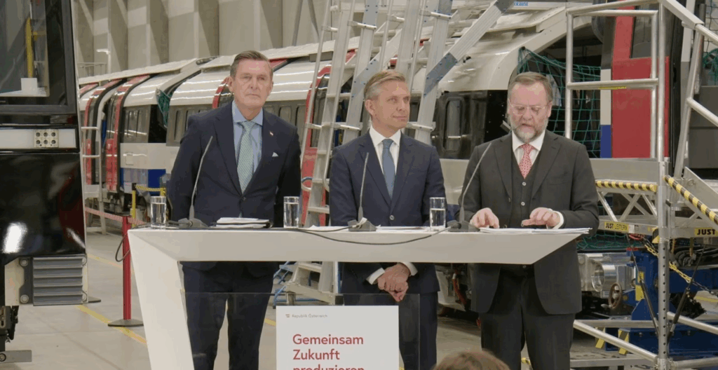 Die Minister Peter Hanke (SPÖ) und Wolfgang Hattmannsdorfer (ÖVP) sowie Staatssekretär Sepp Schellhorn (NEOS) bei der Präsentation der Industriestrategie | Screenshot