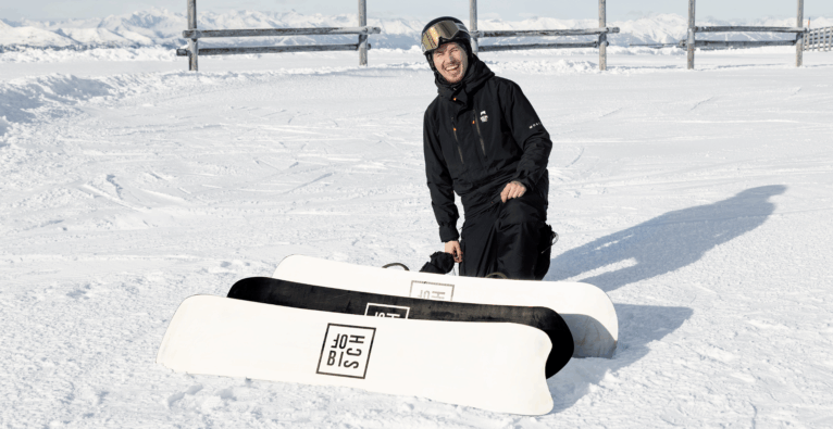 Leo Bischof mit seinen Boards | (c) Christoph Schacher