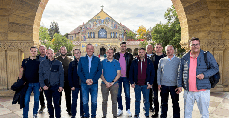 Die Teilnehmer der Silicon-Valley-Reise der Wietersdorfer Gruppe am Cmapus der Stanford University | (c) Wietersdorfer Gruppe