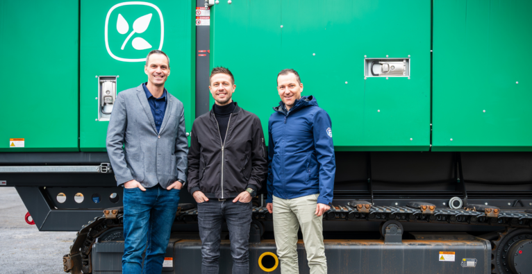 Martin Gruber (l.) und Alexander Steiner (r.) von Findustrial mit Jochen Mandl von Komptech | (c) Komptech